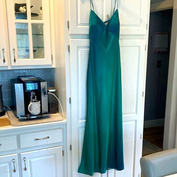 Betsy & Adam Green Umbrae Iridescent Satin Babydoll Maxi Gown Adjustable Straps - Picture 3 of 10